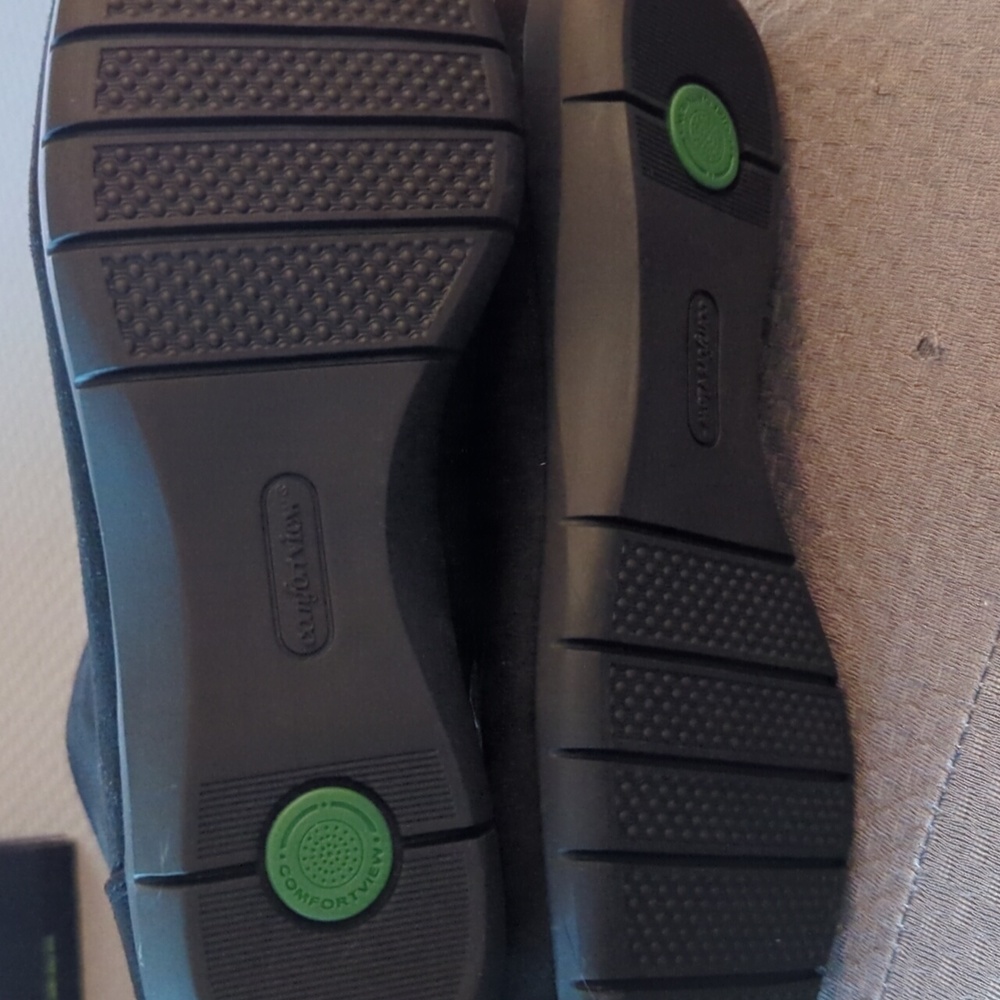 Black High-Top Women's Shoes - Picture 6 of 8